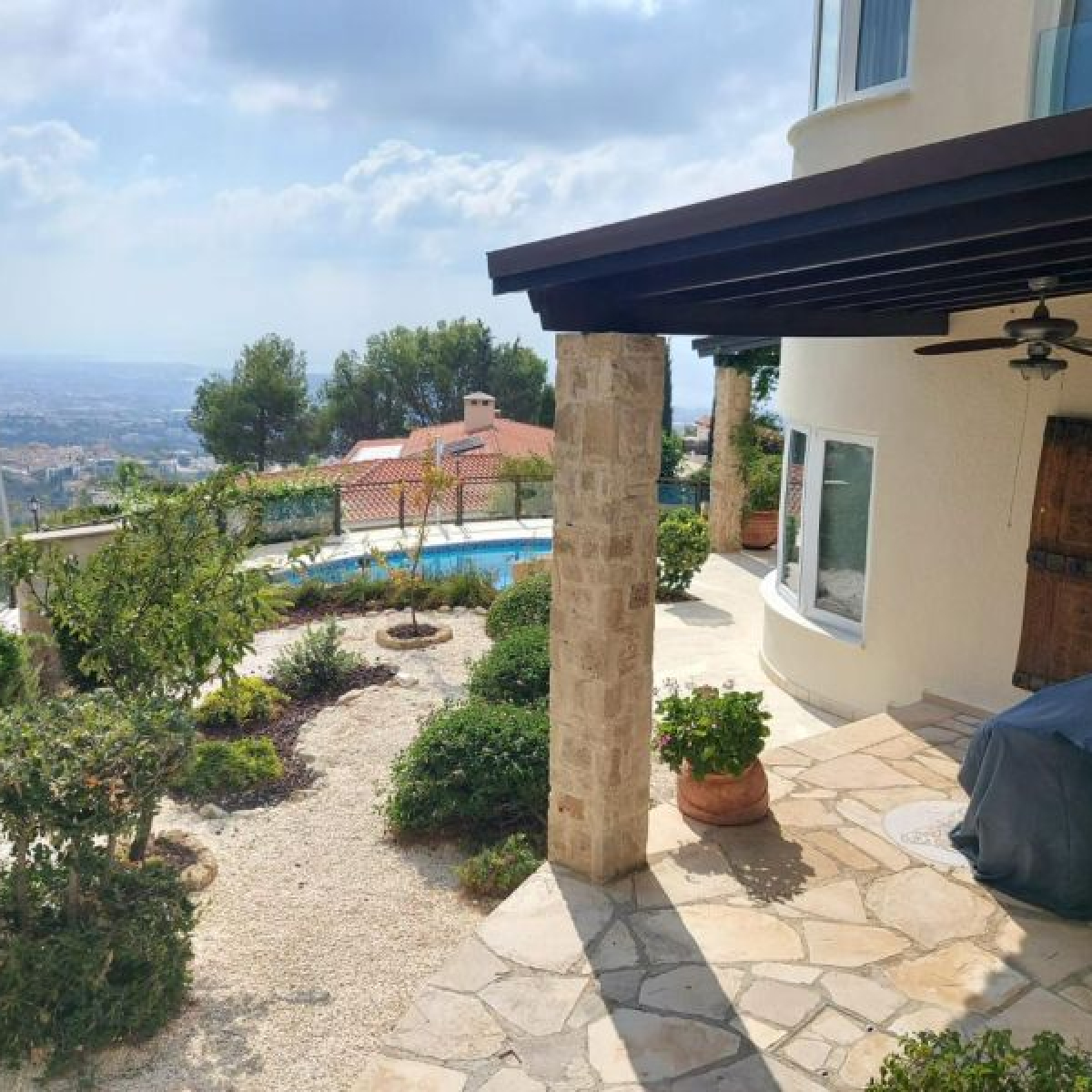 Sea view villa on large plot in Paphos