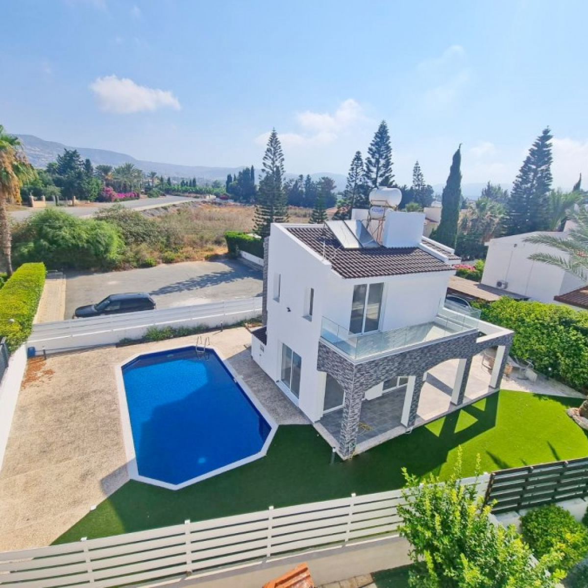 Renovated villa 600m from beach