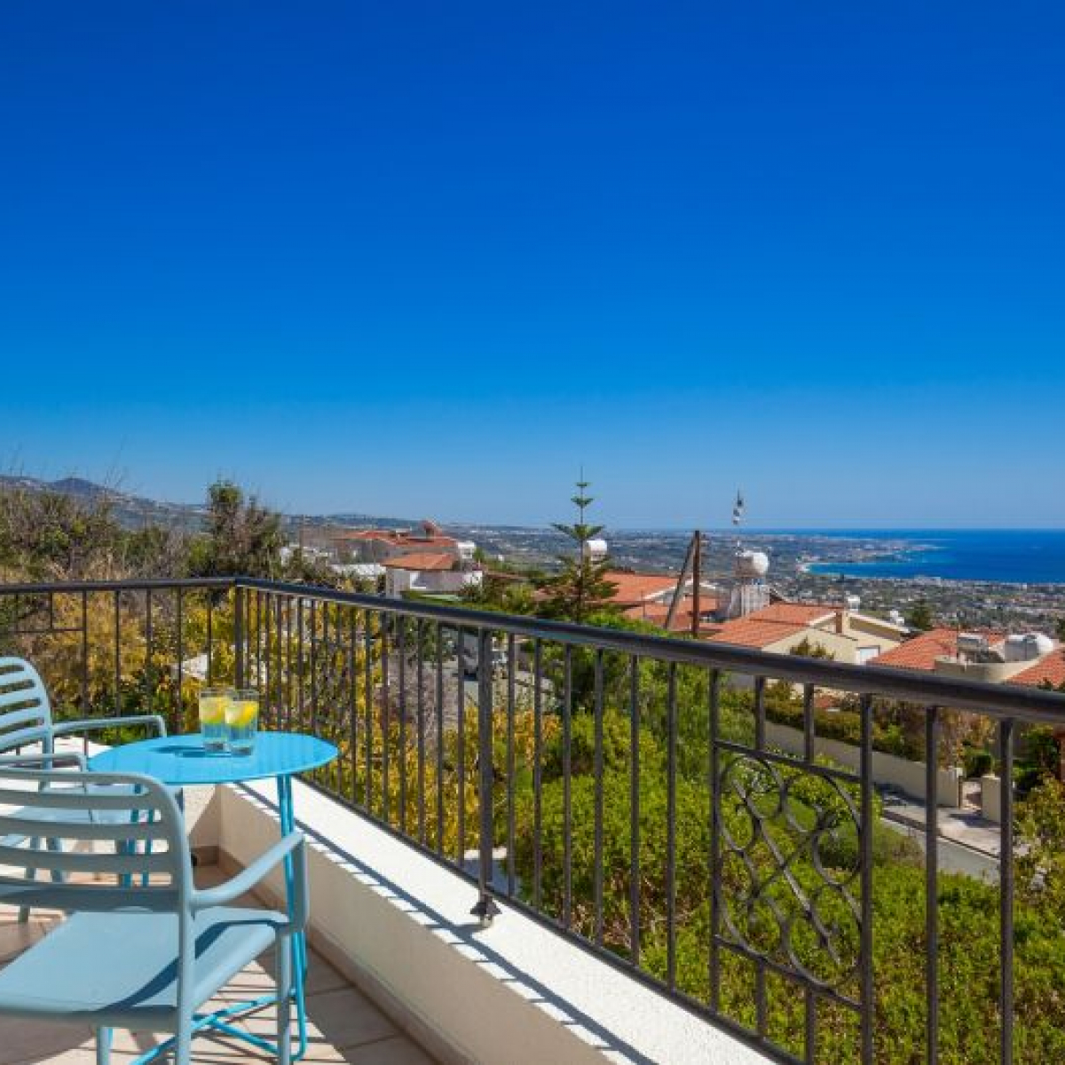 Spacious villa with sea and mountain views in Paphos