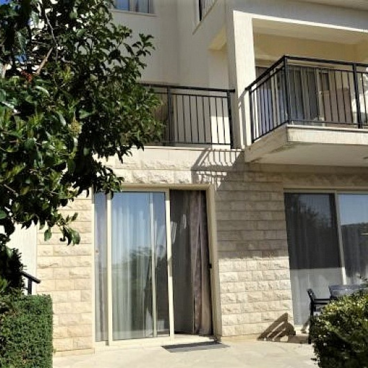 House with annex and sea views