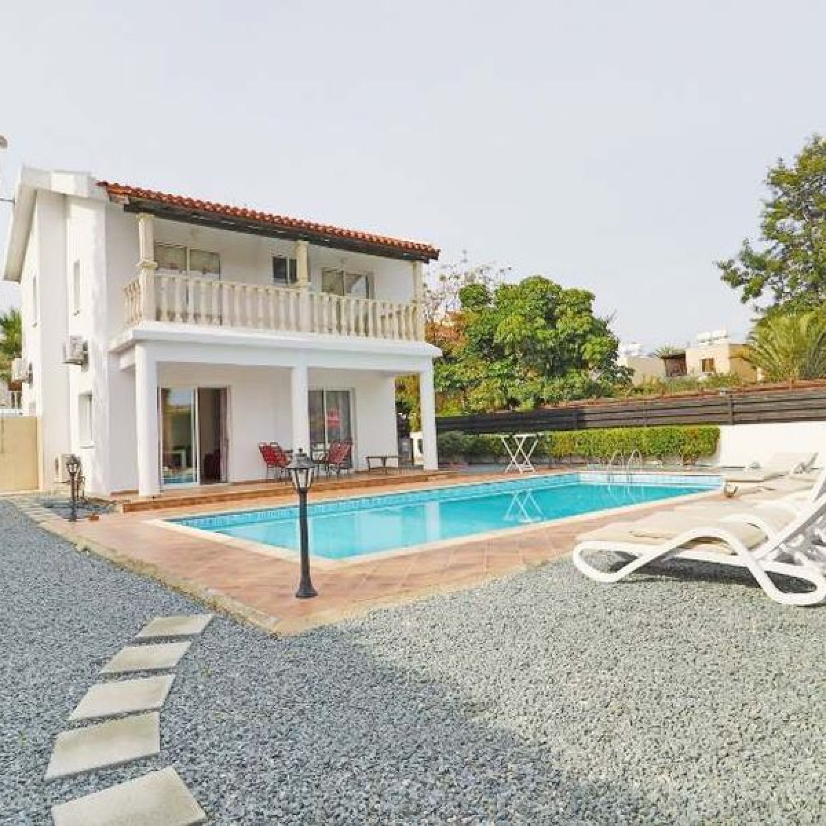 Renovated villa 400m from beach