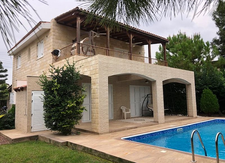 Spacious villa by the sandy beach