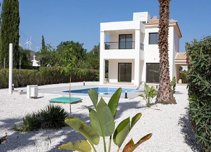 Villa in popular golf resort Ha Potami