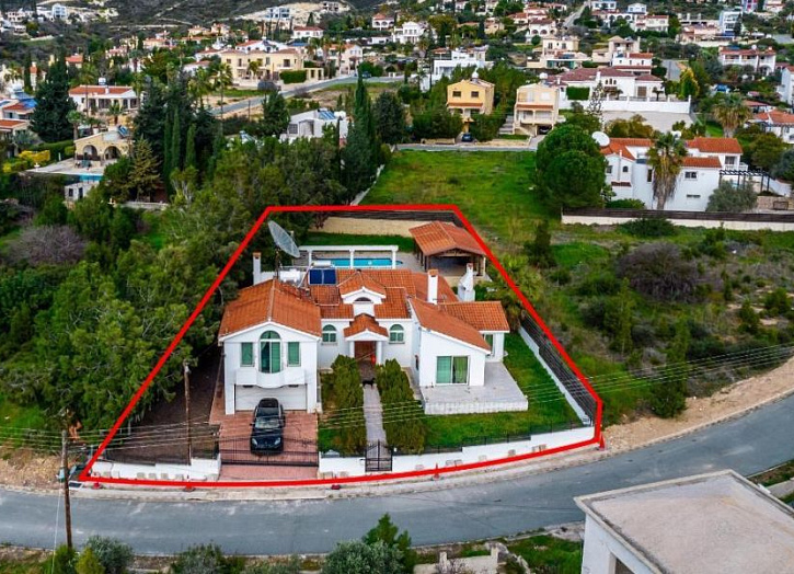 Seaview Spacious villa on large plot